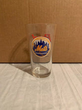 Load image into Gallery viewer, New York Mets MLB 16oz Pint Budweiser Glass Mug Cup showcasing the iconic Mets logo, perfect for game day beverages.