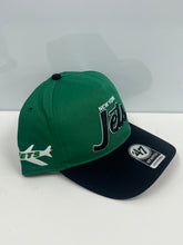 Load image into Gallery viewer, New York Jets NFL '47 Throwback Green Two Tone Hitch Snapback Adjustable Hat displayed on a white background showing the vibrant colors and retro design for enthusiastic fans.