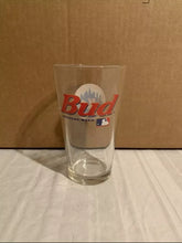 Load image into Gallery viewer, Stylish New York Mets MLB 16oz Pint Budweiser Glass Mug Cup with a durable design, ideal for beer and cocktails.