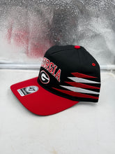 Load image into Gallery viewer, Close-up view of the Georgia Bulldogs hat featuring unique diamond hitch design to display team pride and style.