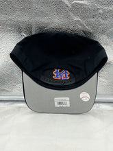 Load image into Gallery viewer, Lifestyle image featuring a person wearing the New York Mets MLB '47 Brand Black Hitch Adjustable Snapback Hat at a baseball game.