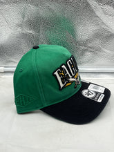 Load image into Gallery viewer, Group of friends wearing Philadelphia Eagles NFL '47 Throwback Green TT Hitch Snapback Adjustable Hats while tailgating, showcasing team pride and casual style.