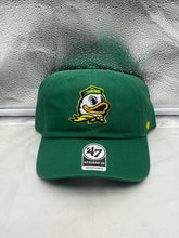 Load image into Gallery viewer, Oregon Ducks NCAA '47 Brand Green Clean Up Adjustable Strapback Hat showcasing the team's iconic logo on a vibrant green background, ideal for fans supporting the Oregon Ducks.