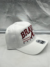 Load image into Gallery viewer, Model wearing the Atlanta Braves MLB '47 Brand White Roscoe Hitch Adjustable Snapback Hat at a game, the perfect Atlanta Braves hat for sports fans.