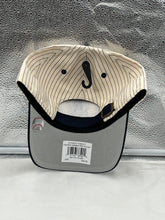 Load image into Gallery viewer, a baseball cap with a bear face on it