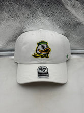 Load image into Gallery viewer, Oregon Ducks NCAA '47 Brand White Clean Up Adjustable Strapback Hat, a stylish Oregon Ducks hat perfect for displaying team pride.