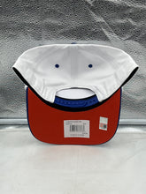 Load image into Gallery viewer, Florida Gators NCAA '47 Brand White TT Hitch Rope Adjustable Snapback Hat featuring vibrant Gators logo and trendy hitch rope detail.