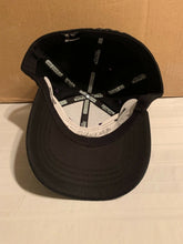 Load image into Gallery viewer, Washington Huskies NCAA Zephyr Black Stretch Fit Size XL Hat Cap - Casey's Sports Store