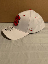 Load image into Gallery viewer, North Carolina State Wolfpack NCAA Zephyr Stretch Fit Size XL White Hat Cap - Casey's Sports Store