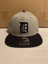 Load image into Gallery viewer, Detroit Tigers MLB '47 Brand Gray Sure Shot Two Tone Captain Snapback Hat - Casey's Sports Store
