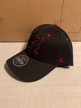 Load image into Gallery viewer, Alabama Crimson Tide NCAA Zephyr Black One Size Stretch Fit Hat Cap - Casey's Sports Store