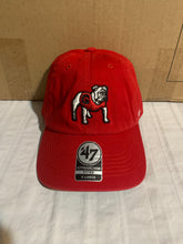 Load image into Gallery viewer, Georgia Bulldogs Throwback NCAA '47 Brand Red Franchise Fitted Hat - Casey's Sports Store