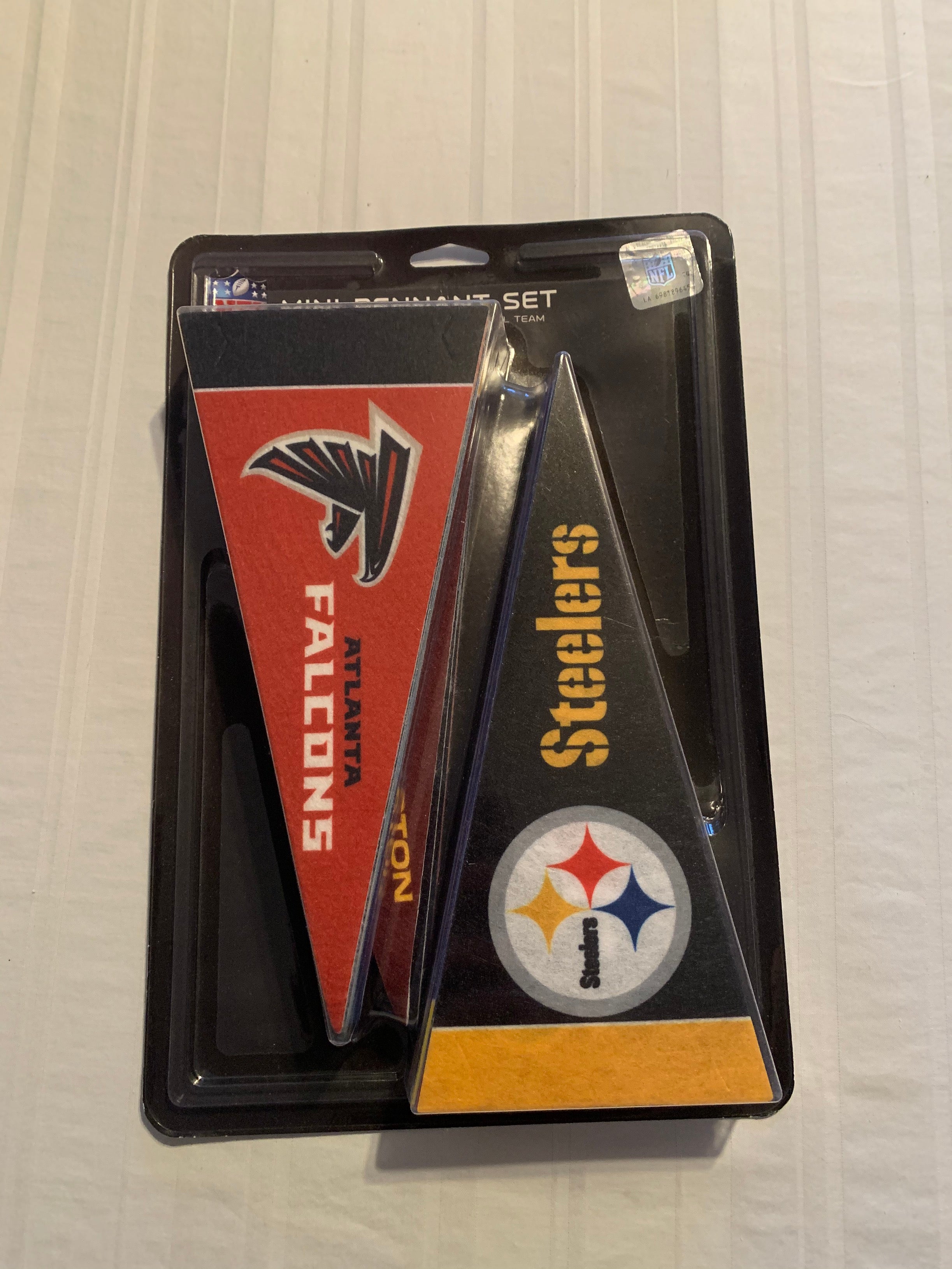 NFL Mini Pennant Set - Includes All 32 Teams