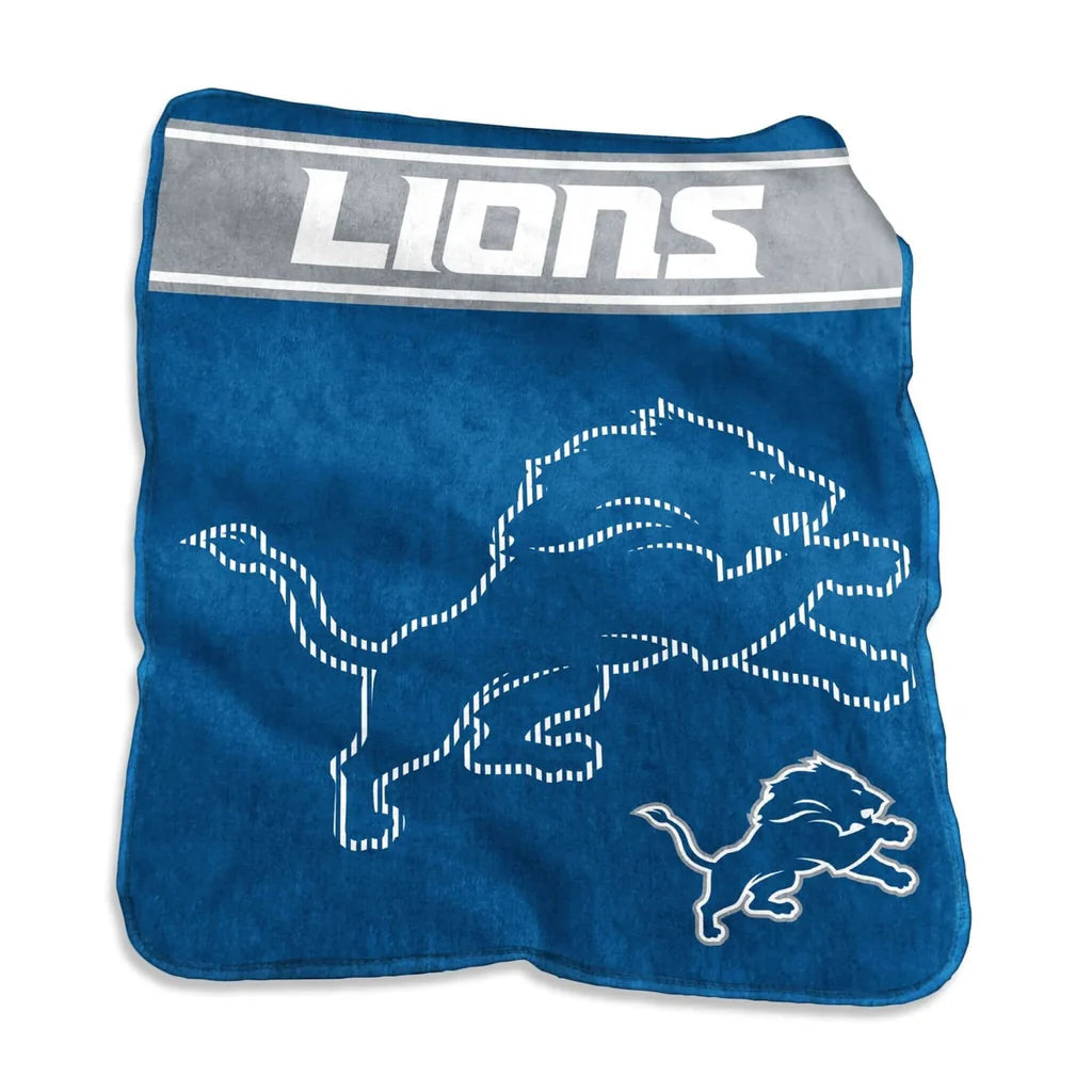 a detroit lions towel with the word lions on it