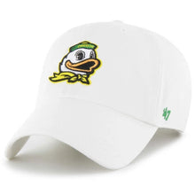 Load image into Gallery viewer, Oregon Ducks NCAA '47 Brand White Clean Up Adjustable Strapback Hat, a stylish Oregon Ducks hat for fans and sports enthusiasts.
