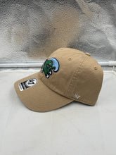 Load image into Gallery viewer, Close-up view of the Tulane Green Wave hat by &#39;47 Brand, featuring the embroidered logo and khaki color that represents Tulane University.
