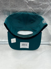 Load image into Gallery viewer, Side view of the Philadelphia Eagles NFL &#39;47 Brand Green Script Hitch Snapback Adjustable Hat illustrating the iconic Eagles logo.
