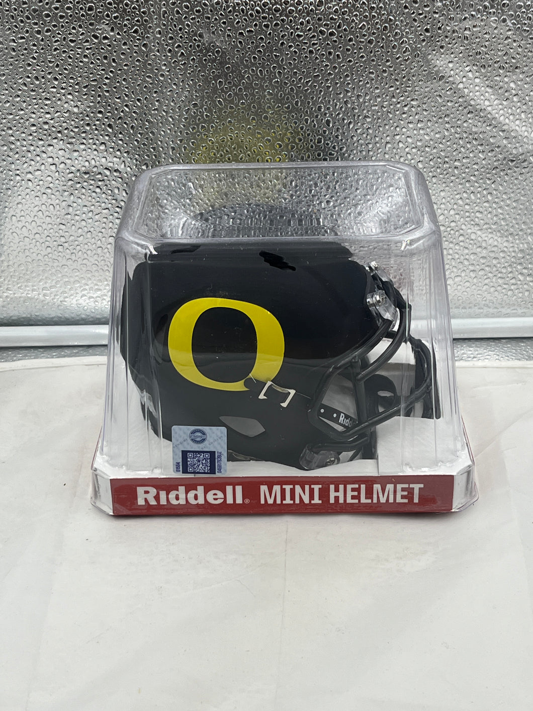 Oregon Ducks NCAA Riddell Speed Black Mini Helmet showcasing sleek design and vibrant team colors, perfect collectible for fans.
