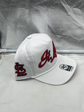 Load image into Gallery viewer, St Louis Cardinals MLB &#39;47 Brand White Script Rope Hitch Adjustable Snapback Hat displayed outdoors, ideal for fans.
