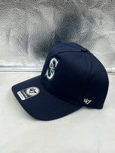 Load image into Gallery viewer, Side view of the Seattle Mariners MLB &#39;47 Brand Navy Blue Hitch Adjustable Snapback Hat demonstrating its modern aesthetic and adjustable snapback design.
