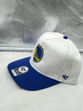 Load image into Gallery viewer, Golden State Warriors NBA &#39;47 Brand White Two Tone Hitch Adjustable Snapback Hat side view emphasizing the adjustable snapback closure.
