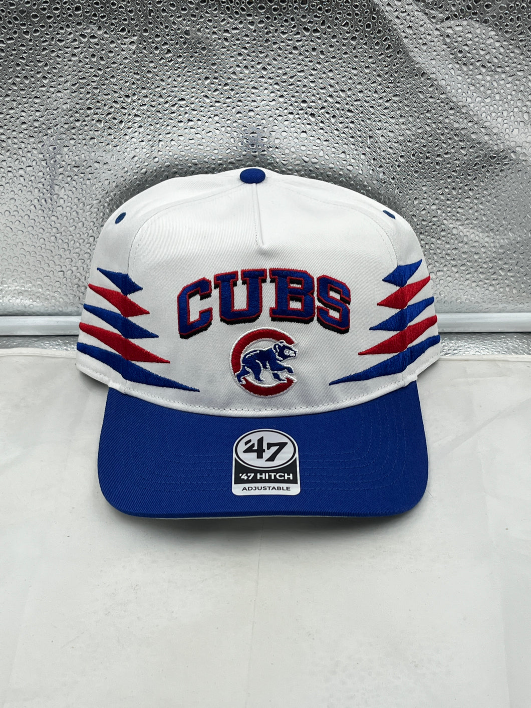 Chicago Cubs MLB '47 Brand White Two Tone Diamond Hitch Adjustable Snapback Hat displaying a stylish design and adjustable fit for baseball fans.