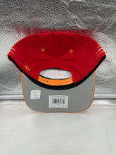 Load image into Gallery viewer, Lifestyle image featuring a fan wearing the Tampa Bay Buccaneers NFL &#39;47 Brand Red Diamond Hitch Snapback Adjustable Hat, highlighting team spirit and style during a game.
