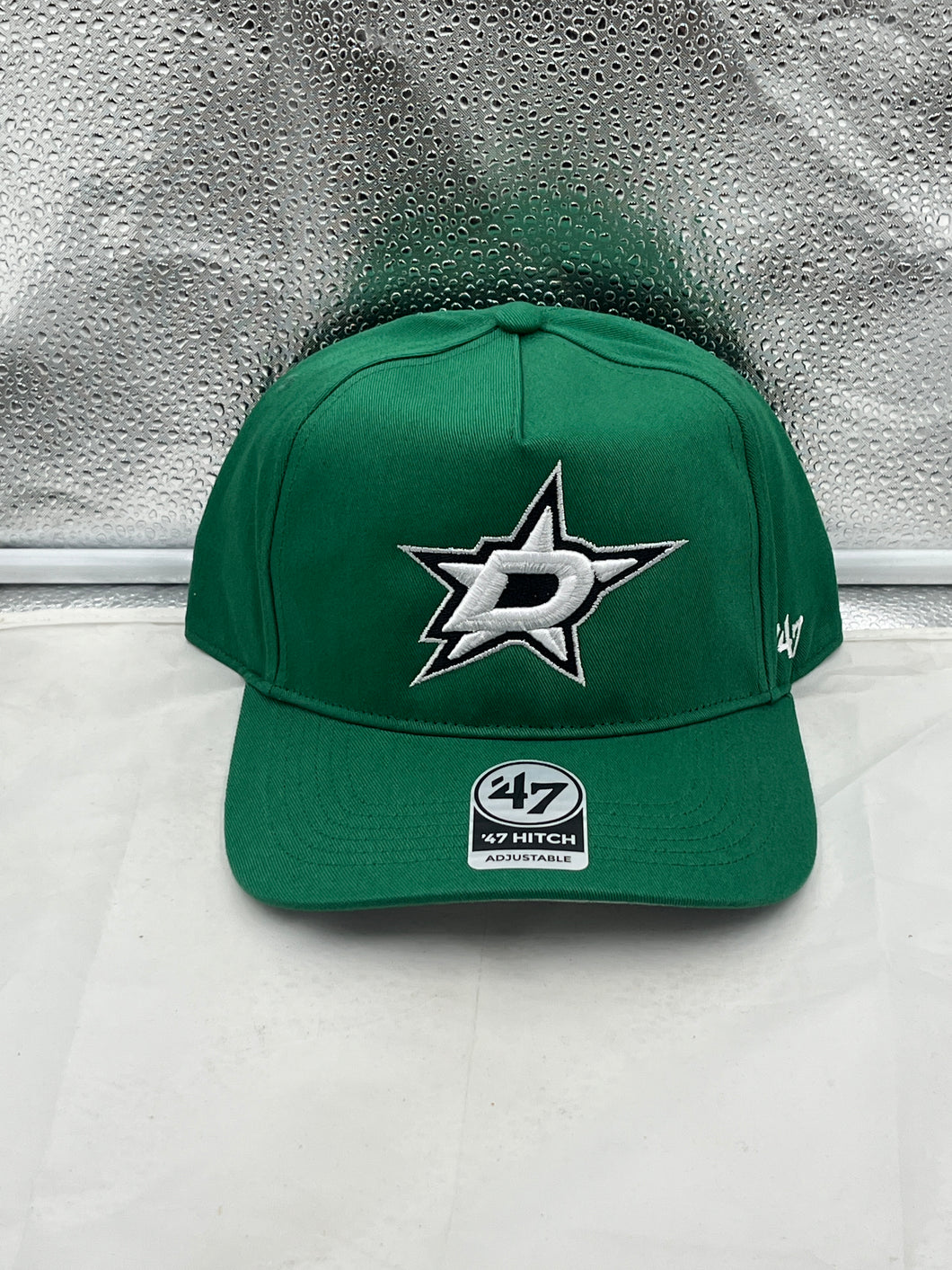 Dallas Stars NHL '47 Brand Green Hitch Adjustable Snapback Hat featuring a vibrant green color and iconic team logo, perfect for fans showing their team spirit.