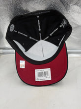 Load image into Gallery viewer, Flat lay of the Alabama Crimson Tide NCAA '47 Black Script Hitch Rope Snapback Adjustable Hat alongside casual attire, representing versatile fashion for game days or outings.
