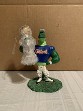 Load image into Gallery viewer, Florida Vs. Florida State Single Choke Rivalry Figurine 8&quot; Memory Company - Casey&#39;s Sports Store
