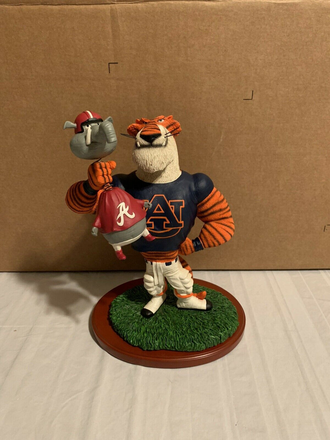 Auburn Vs. Alabama Single Choke Rivalry Figurine 9