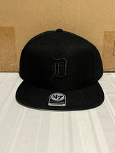 Load image into Gallery viewer, Detroit Tigers MLB &#39;47 Brand Black Captain Adjustable Snapback Hat - Casey&#39;s Sports Store
