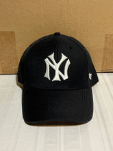 Load image into Gallery viewer, New York Yankees MLB &#39;47 Brand Navy Blue MVP One Size Adjustable Hat - Casey&#39;s Sports Store
