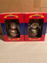 Load image into Gallery viewer, Georgia Bulldogs NCAA Snowman Figurine Set of 2 Hanna&#39;s Handiworks - Casey&#39;s Sports Store
