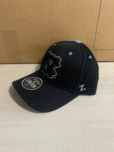 Load image into Gallery viewer, North Carolina Tar Heels NCAA Zephyr Black Stretch Fit One Size Hat Cap - Casey&#39;s Sports Store
