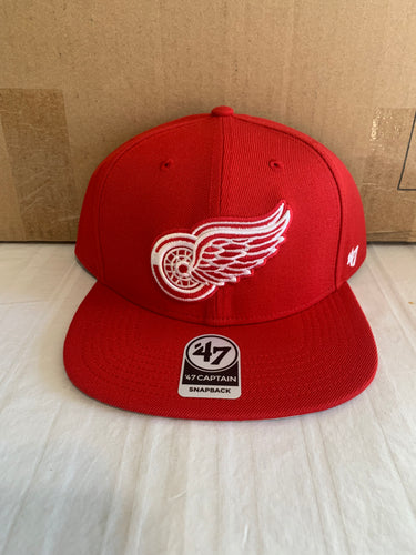 Detroit Red Wings NHL '47 Brand Red Adjustable Captain Snapback Hat - Casey's Sports Store