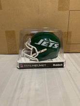 Load image into Gallery viewer, New York Jets Throwback NFL Riddell Green Replica Mini Helmet - Casey&#39;s Sports Store
